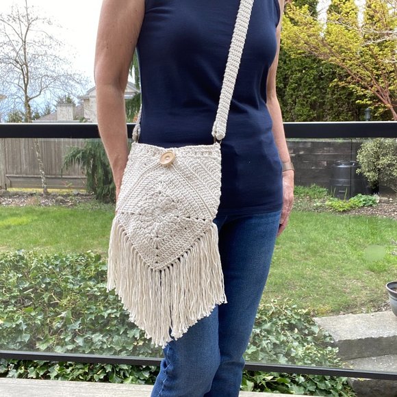Crochet boho crossbody bag, fringed hippie purse, festival wear - Picture 2 of 8